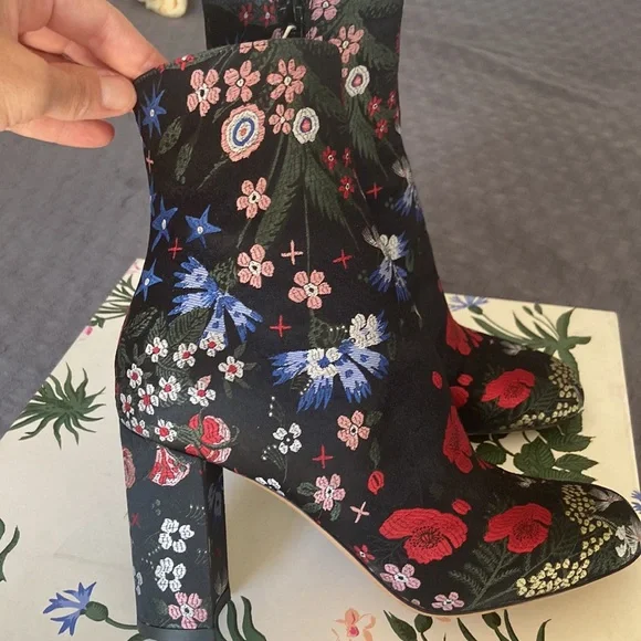 NWT Valentino Garavani Floral ankle boots Size 36 - Picture 4 of 13